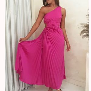 Perfect Maxi Dress, never been worn, I needed a different dress for a wedding